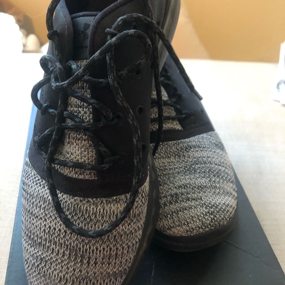 EUC Under Armour Women’s Shoes Sz 7